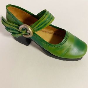 Raine Just the Right Shoe "Treads" #25078 Green Miniature Shoe Figurine 1999